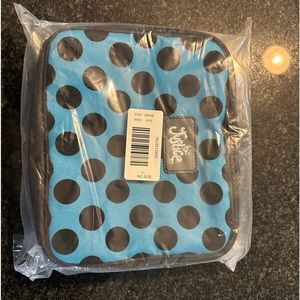 blue lunch box with black pocadots